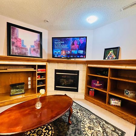 A Classic Homely Basement Suite! Chestermere Buitenkant foto