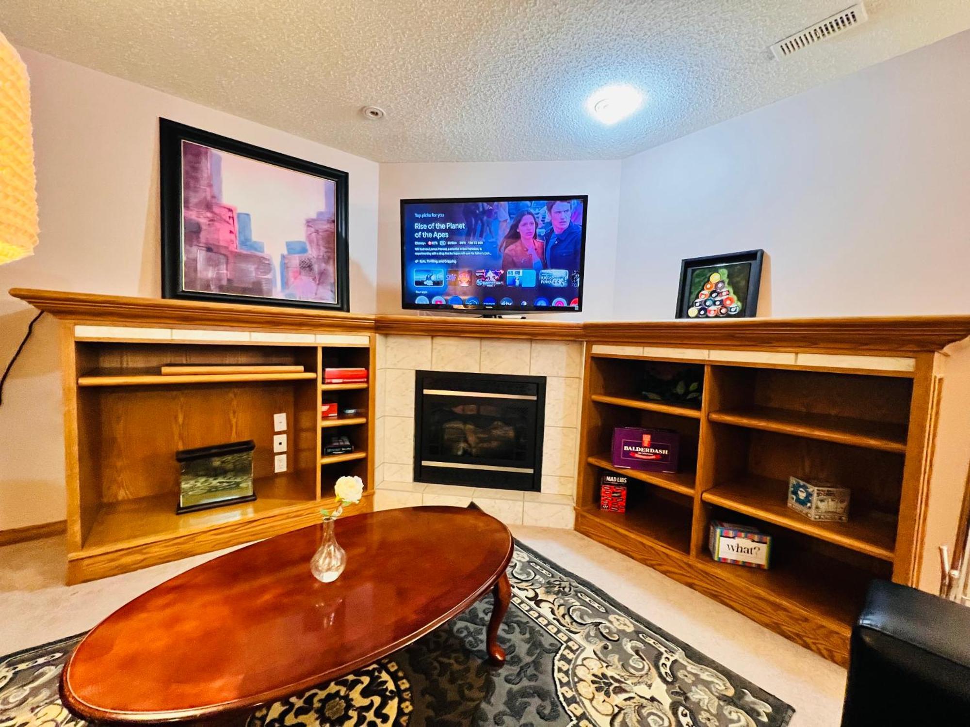 A Classic Homely Basement Suite! Chestermere Buitenkant foto