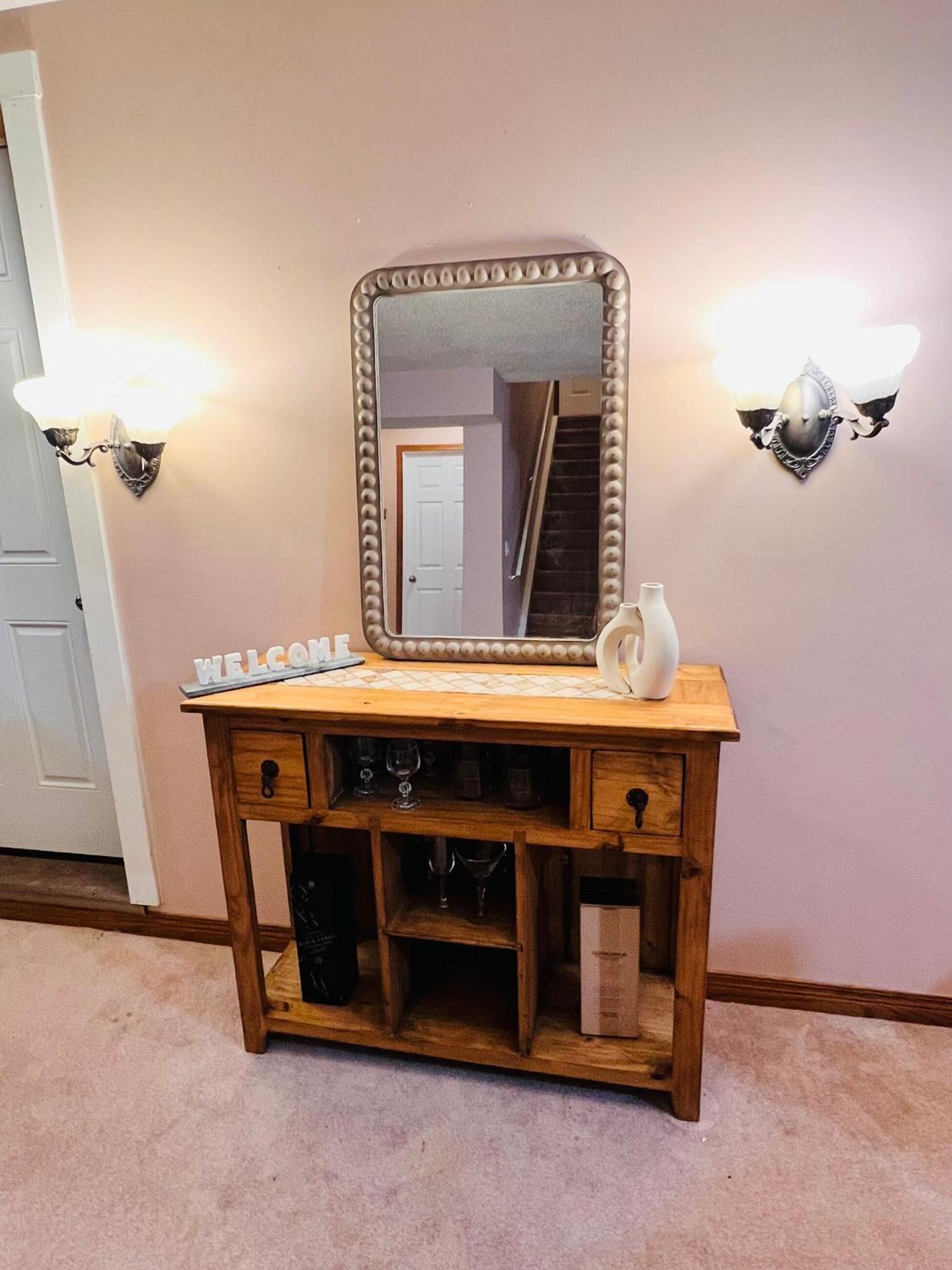 A Classic Homely Basement Suite! Chestermere Buitenkant foto