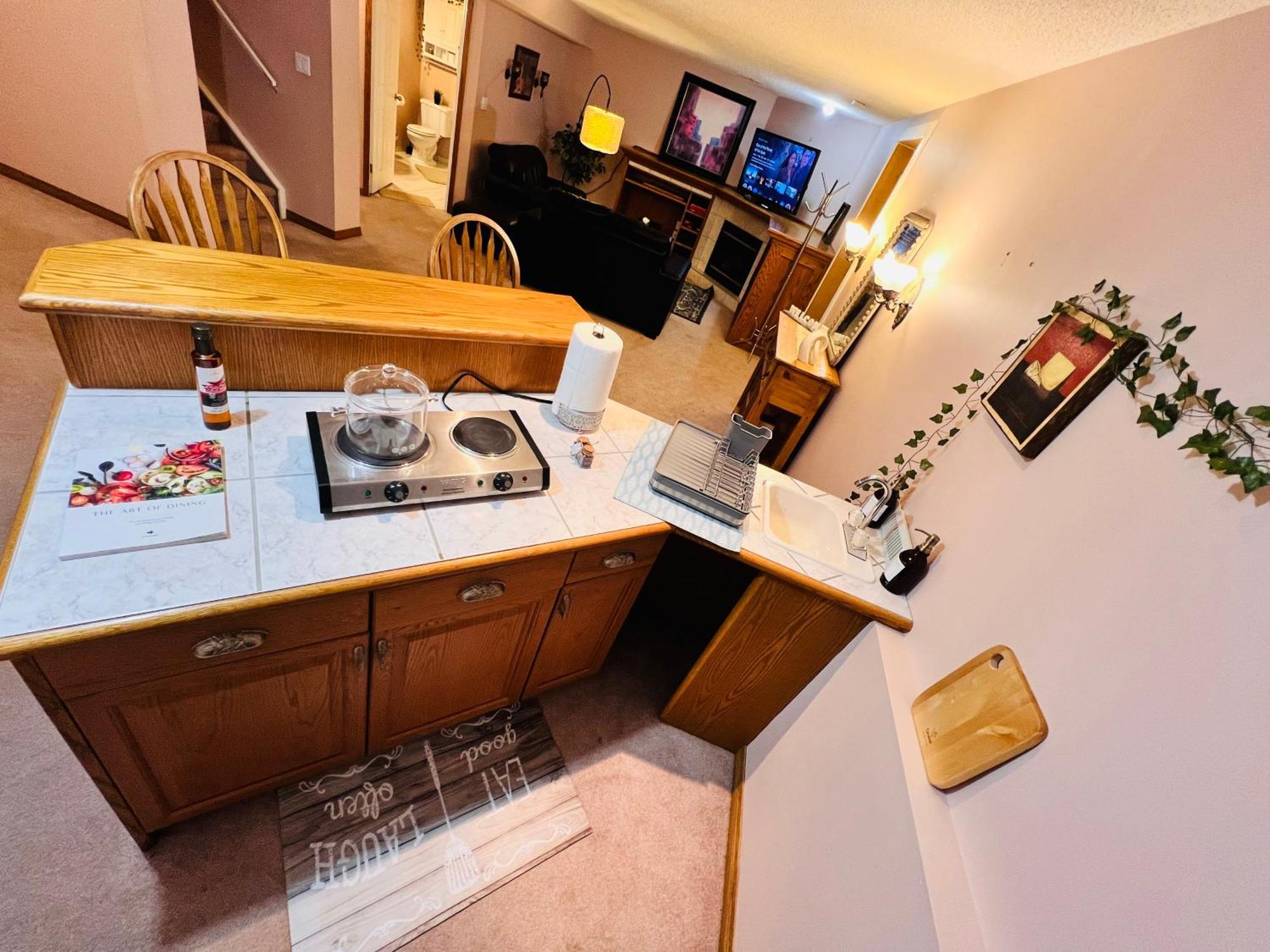 A Classic Homely Basement Suite! Chestermere Buitenkant foto